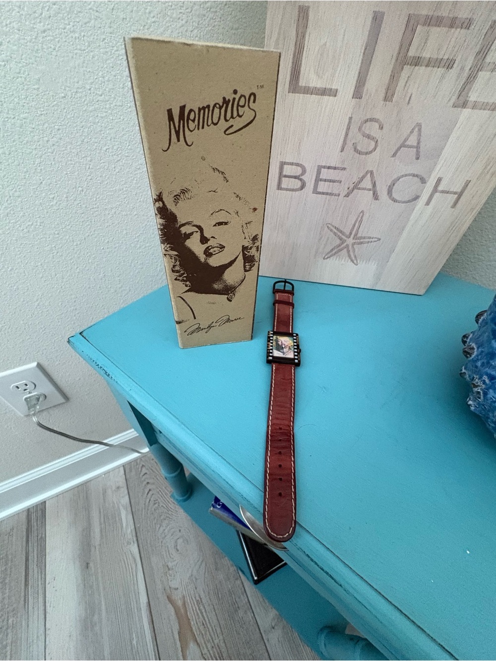 Marilyn Monroe Red-Brown Leather Strap Square Watch